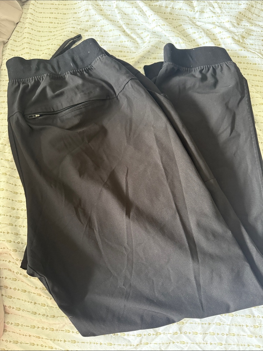 Men’s Lululemon Black Jogger Pants with Zip Pocket